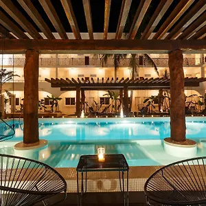 Hm 4*, Playa del Carmen Mexico
